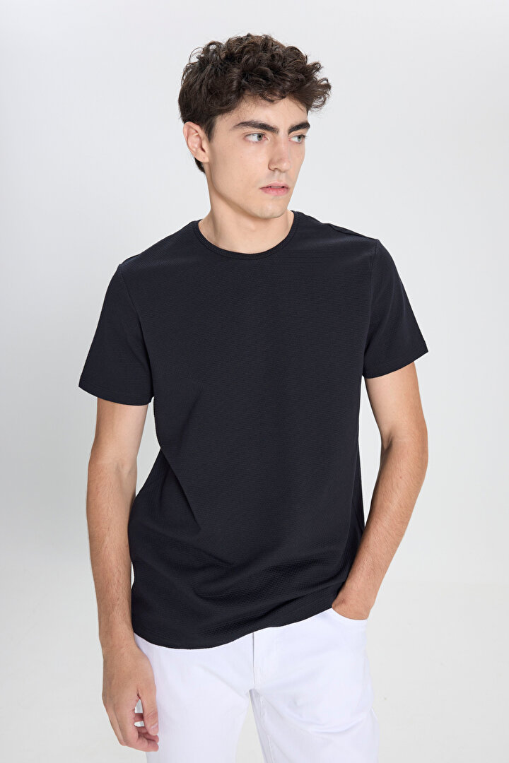 Slim Fit Dar Kesim Bisiklet Yaka Desenli Siyah Tişört -1