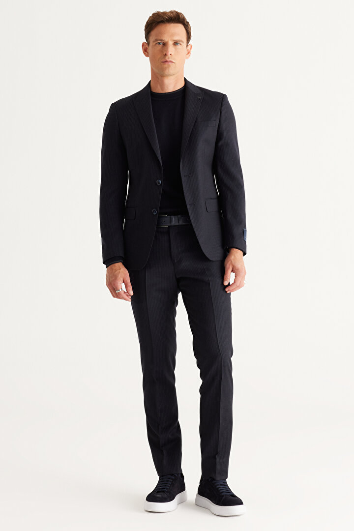 Slim Fit Dar Kesim Kırlangıç Yaka %100 Yünlü Çizgili Koyu Lacivert Takım Elbise -1