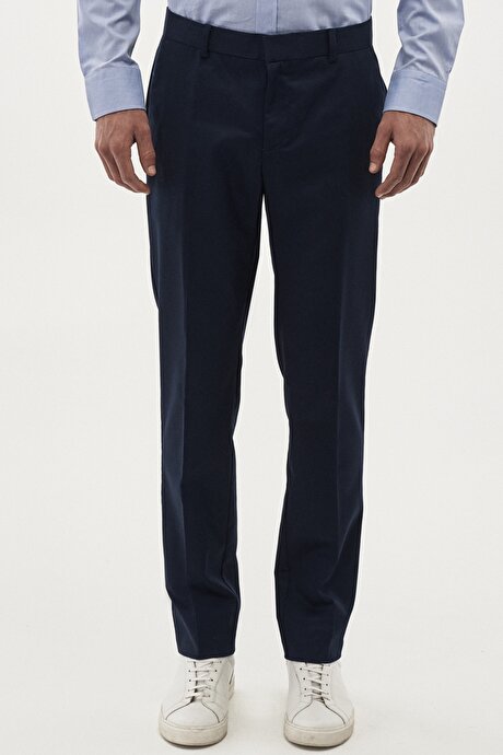Slim Fit Dar Kesim Ütü Gerektirmeyen Non-Iron Lacivert Pantolon resmi