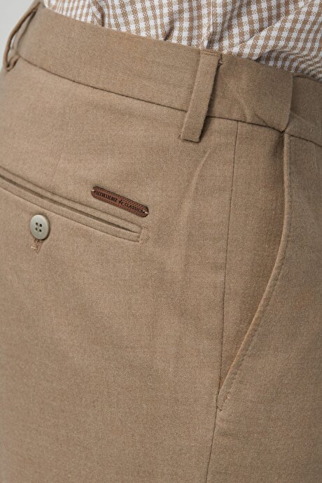 Bej Pantolon resmi