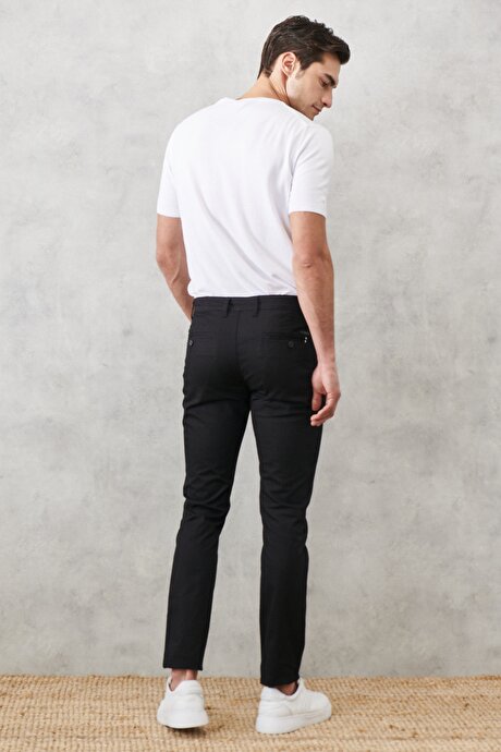 Slim Fit Armürlü Yan Cepli Pamuklu Siyah Chino Pantolon resmi