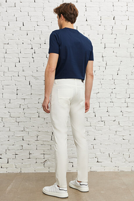 Slim Fit Dar Kesim 5 Cep Esnek Armürlü Beyaz Chino Pantolon resmi