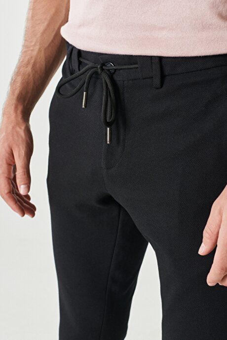 Slim Fit Dar Kesim Yan Cepli Beli Bağlamalı Siyah Pantolon resmi