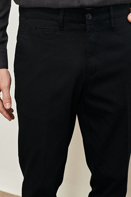 Comfort Fit Geniş Kesim Esnek Armürlü Siyah Pantolon resmi