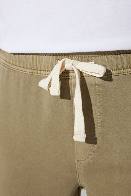 Slim Fit Dar Kesim Yan Cepli Pamuklu Beli Bağlamalı Haki Pantolon resmi