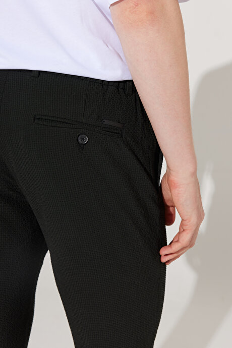 Slim Fit Dar Kesim Gofre Desenli Esnek Beli Bağlamalı Siyah Pantolon resmi