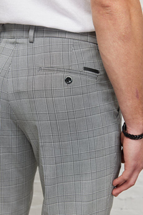 Recycle Slim Fit Dar Kesim Yan Cepli Ekose Desenli Beli Lastikli Siyah-Beyaz Pantolon resmi
