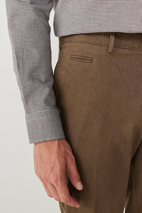Comfort Fit Rahat Kesim Yan Cepli Pamuklu Diyagonal Desenli Açık Kahve Pantolon resmi