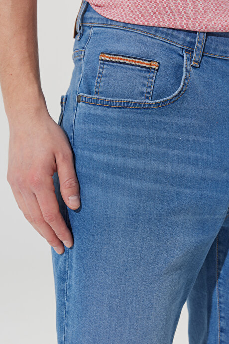 Slim Fit Dar Kesim Pamuklu Esnek Açık Mavi Denim Şort resmi