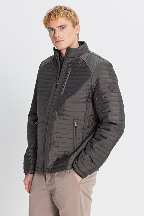 Standart Fit Normal Kesim Dik Yaka Desenli Haki Mont resmi