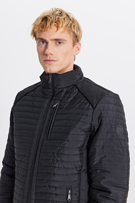 Standart Fit Normal Kesim Dik Yaka Desenli Siyah Mont resmi