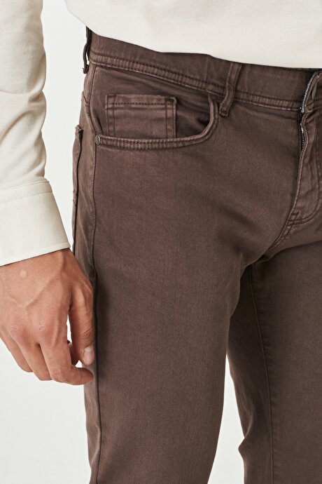 360 Derece Her Yöne Esneyen Rahat Slim Fit Kahverengi Pantolon resmi