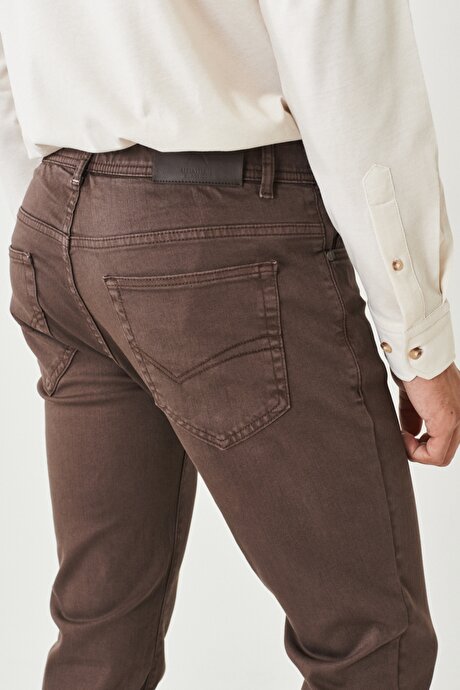 360 Derece Her Yöne Esneyen Rahat Slim Fit Kahverengi Pantolon resmi