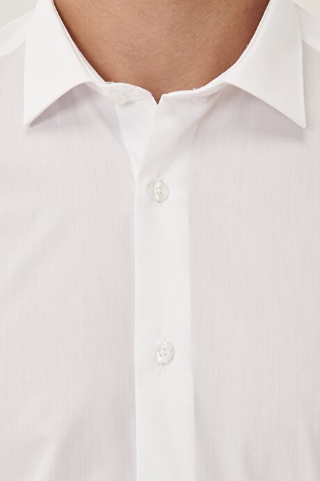 Slim Fit Dar Kesim Klasik Yaka Uzun Kollu Beyaz Gömlek resmi