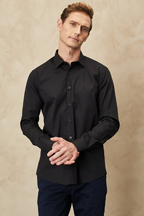 Slim Fit Dar Kesim Klasik Yaka Uzun Kollu Siyah Gömlek resmi