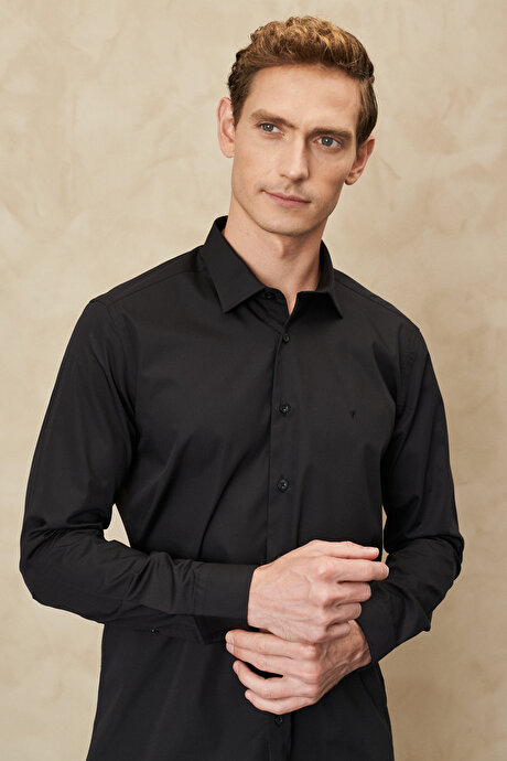 Kolay Ütülenebilir Slim Fit Dar Kesim Klasik Yaka Pamuklu Siyah Gömlek resmi