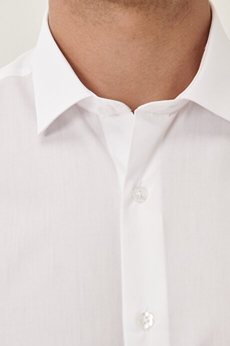 Kolay Ütülenebilir Slim Fit Dar Kesim Klasik Yaka Pamuklu Beyaz Gömlek resmi