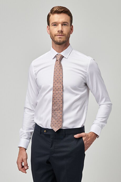 Kolay Ütülenebilir Tailored Slim Fit Dar Kesim Klasik Yaka Non-Iron Beyaz Gömlek resmi