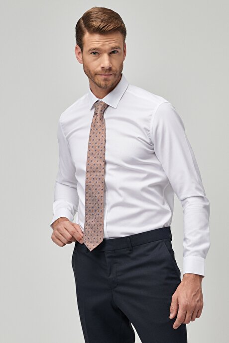 Kolay Ütülenebilir Tailored Slim Fit Dar Kesim Klasik Yaka Non-Iron Beyaz Gömlek resmi