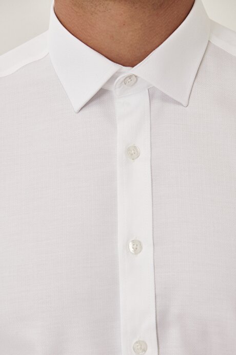 Ütü Gerektirmeyen Non-İron Slim Fit Dar Kesim %100 Pamuk Armürlü Beyaz Gömlek resmi