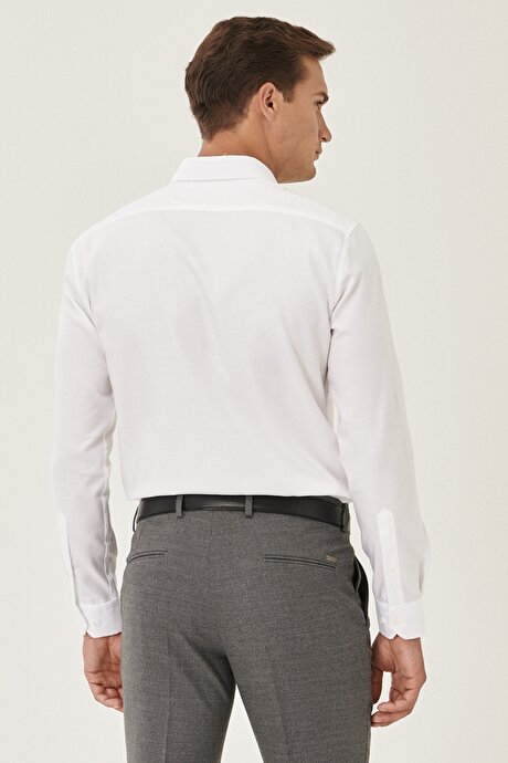 Ütü Gerektirmeyen Non-İron Slim Fit Dar Kesim %100 Pamuk Armürlü Beyaz Gömlek resmi