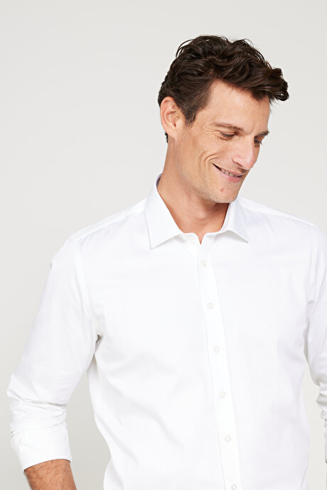 Slim Fit Dar Kesim Klasik Yaka Saten Beyaz Gömlek resmi