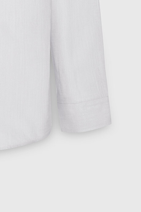 Slim Fit Dar Kesim Düğmeli Yaka Pamuklu Oxford Beyaz Gömlek resmi
