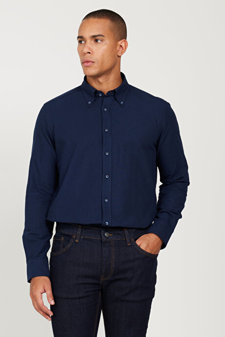 Slim Fit Dar Kesim Düğmeli Yaka Pamuklu Oxford Lacivert Gömlek resmi