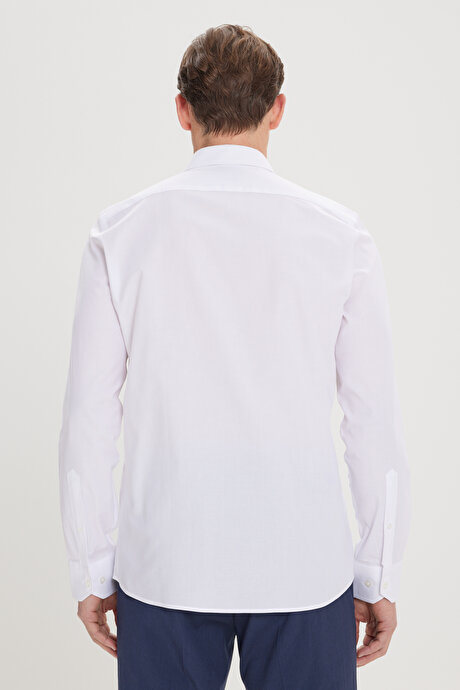 Slim Fit Dar Kesim %100 Pamuk Dügmeli Yaka Oxford Beyaz Gömlek resmi
