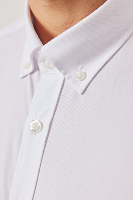 Slim Fit Dar Kesim Düğmeli Yaka Desenli Beyaz Gömlek resmi