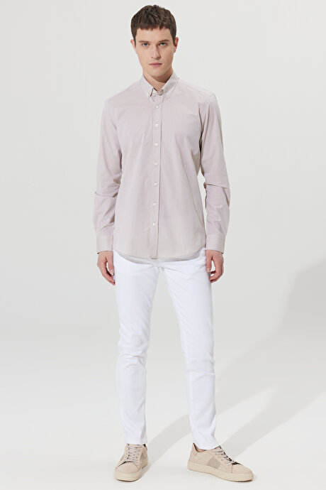 Slim Fit Dar Kesim Düğmeli Yaka %100 Pamuk Filafil Desenli Bej Gömlek resmi