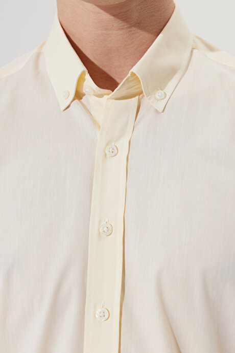 Slim Fit Dar Kesim %100 Pamuk Düğmeli Yaka Desenli Sarı Gömlek resmi