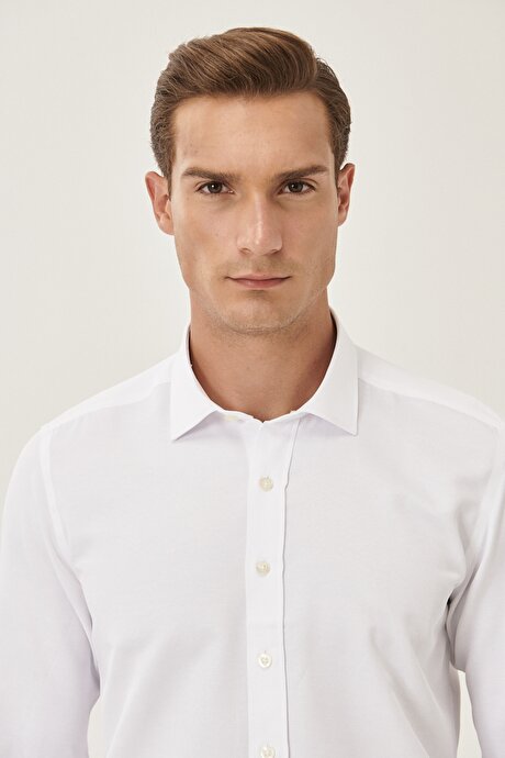 Slim Fit Dar Kesim Klasik Yaka Armürlü Beyaz Gömlek resmi