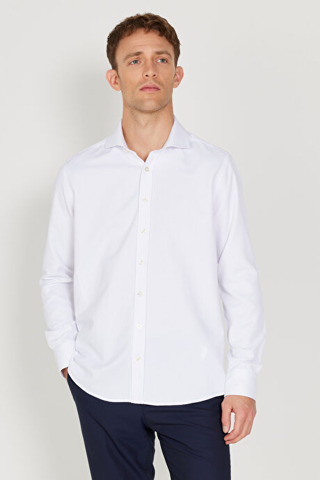 Slim Fit Dar Kesim İtalyan Yaka Pamuklu Armürlü Basic Beyaz Gömlek resmi