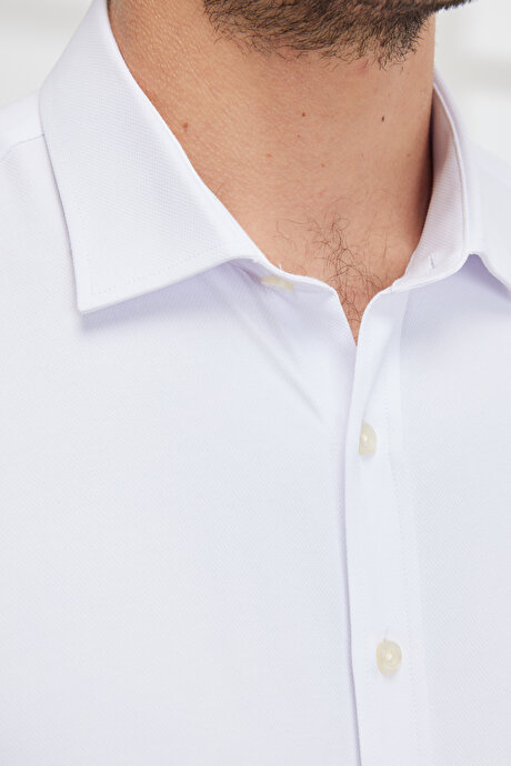 Slim Fit Dar Kesim İtalyan Yaka Armürlü Beyaz Gömlek resmi