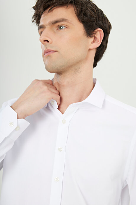 Kolay Ütülenebilir Slim Fit Dar Kesim İtalyan Yaka Armürlü Basic Beyaz Gömlek resmi