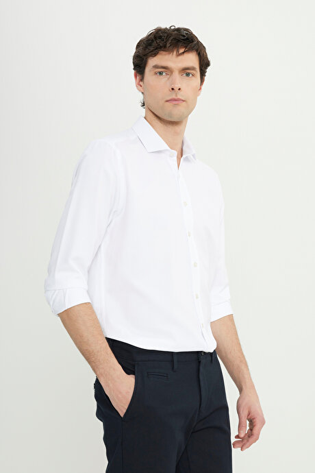 Kolay Ütülenebilir Slim Fit Dar Kesim İtalyan Yaka Armürlü Basic Beyaz Gömlek resmi