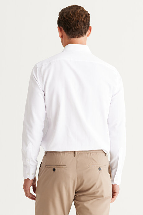 Slim Fit Dar Kesim Oxford Düğmeli Yaka Armürlü Pamuklu Beyaz Gömlek resmi