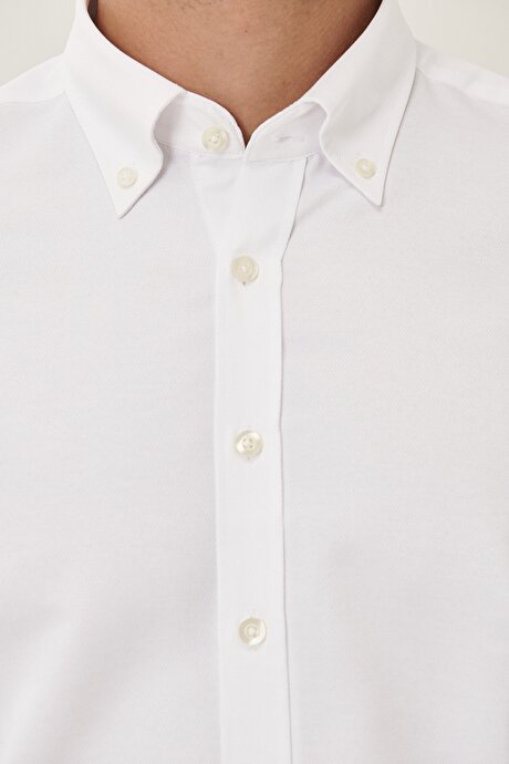 Slim Fit Dar Kesim Oxford Kolay Ütülenebilir Uzun Düğmeli Yaka Armürlü Pamuklu Basic Beyaz Gömlek resmi