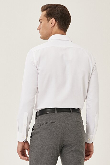 Slim Fit Dar Kesim Oxford Kolay Ütülenebilir Uzun Düğmeli Yaka Armürlü Pamuklu Basic Beyaz Gömlek resmi