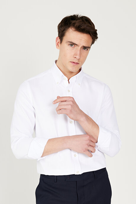 Slim Fit Dar Kesim Oxford Uzun Düğmeli Yaka Armürlü Pamuklu Basic Beyaz Gömlek resmi