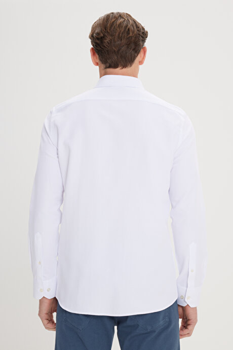 Slim Fit Dar Kesim Oxford Uzun Düğmeli Yaka Armürlü Pamuklu Basic Beyaz Gömlek resmi