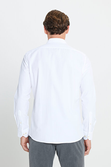 Kolay Ütülenebilir Slim Fit Dar Kesim Klasik Yaka Pamuklu Beyaz Gömlek resmi