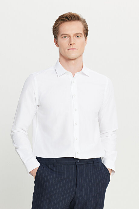 Kolay Ütülenebilir Slim Fit Dar Kesim Klasik Yaka Pamuklu Beyaz Gömlek resmi