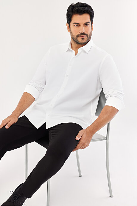 Kolay Ütülenebilir Slim Fit Dar Kesim Klasik Yaka Pamuklu Beyaz Gömlek resmi