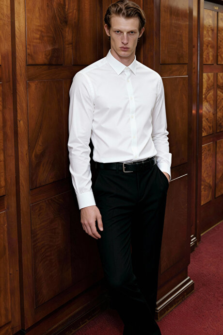 Kolay Ütülenebilir Slim Fit Dar Kesim Klasik Yaka Pamuklu Beyaz Gömlek resmi