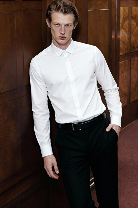 Kolay Ütülenebilir Slim Fit Dar Kesim Klasik Yaka Pamuklu Beyaz Gömlek resmi