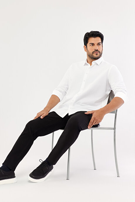 Kolay Ütülenebilir Slim Fit Dar Kesim Klasik Yaka Pamuklu Beyaz Gömlek resmi