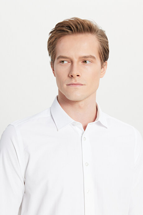 Kolay Ütülenebilir Slim Fit Dar Kesim Klasik Yaka Pamuklu Beyaz Gömlek resmi