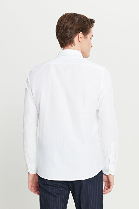 Kolay Ütülenebilir Slim Fit Dar Kesim Klasik Yaka Pamuklu Beyaz Gömlek resmi